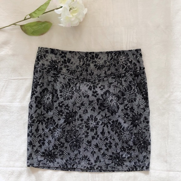 DYNAMITE | Floral Skirt - Picture 1 of 4